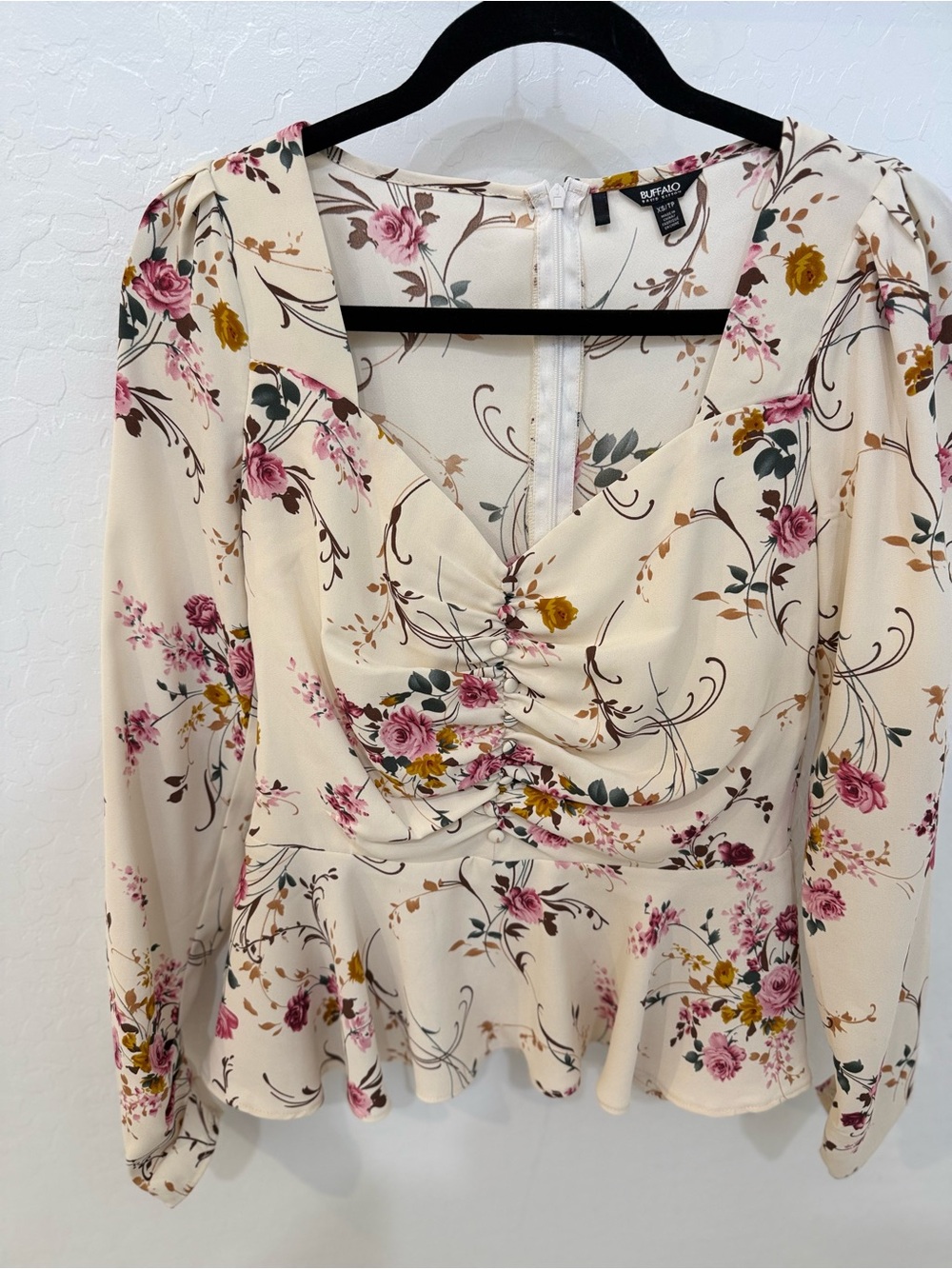 Buffalo David Bitton Cream Floral Ruched Peplum Blouse‼️
